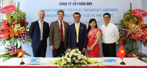 The Board of Directors of MC-BIFI Bauchemie at the contract-signing ceremony held in Hanoi in August 2017 to establish the joint venture.