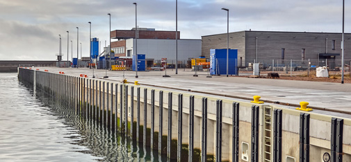 Seine extrem frühe Dauerwasserbelastbarkeit, seine Widerstandsfähigkeit und sein breites Einsatzspektrum machen Nafufill GTS-HS rapid, den neuen Betonersatz der MC-Bauchemie, zu einer sicheren Lösung für die Instandsetzung salzwasser- und wasserbelasteter Betonbauwerke.